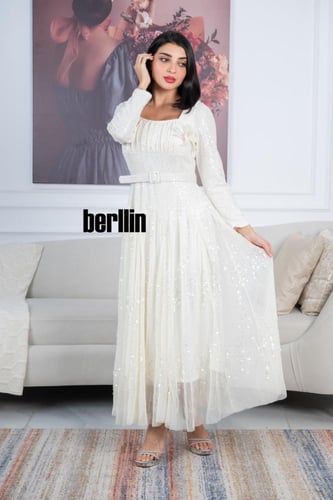 فستان ابيض كريمي بتطريز ترتر لامع تصميم أنيق بحزام...