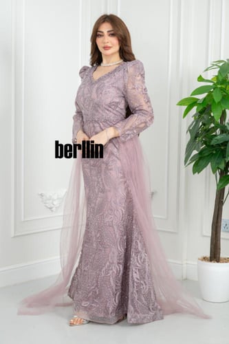 فستان موف غبار الورد مطرز بدانتيل خرزي وشاش تول جا...