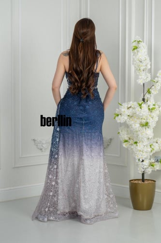 فستان سهرة طويل كحلي متدرج (أومبري) مطرز بالكريستا...