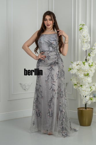 فستان سهرة طويل رمادي مطرز بالزهور والكريستال