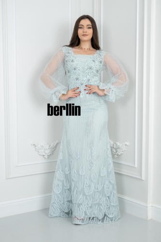 فستان سهرة أنيق سماوي مزين بتطريز فضي فاخر وأكمام...