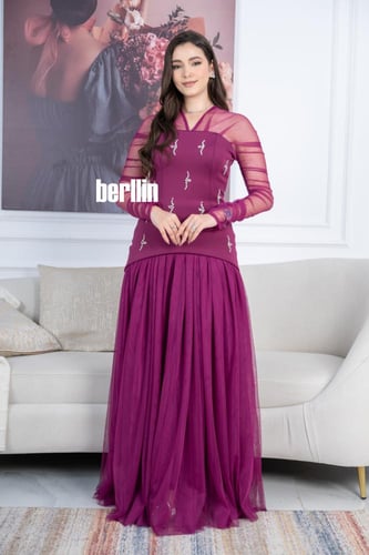 فستان سهرة ارجواني طويل أنيق بتصميم فاخر وتطريزات...