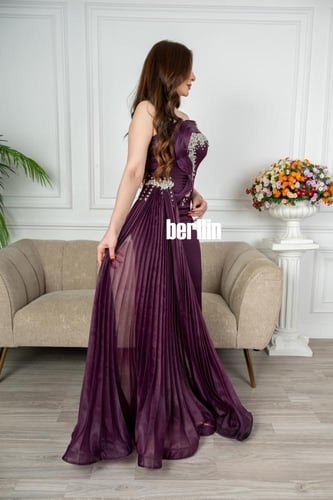 فستان سهرة توب باربي مميز بالفصوص الكرستالية لون م...