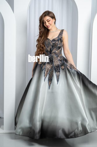 فستان سهرة الأومبري الفضي بتطريز نجمي ولمعة معدنية...