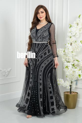 فستان سهره اسود مطرز بنمط هندسي وأكمام شفافة