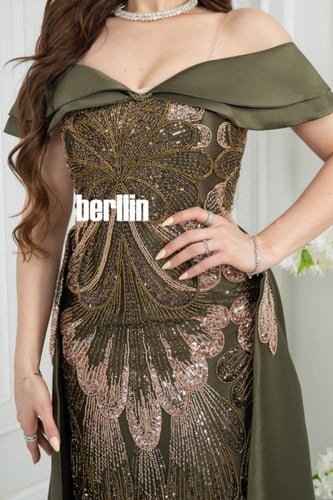 فستان سهرة زيتوني بقصة عمودية مطرزة ياقته أوف شولد...