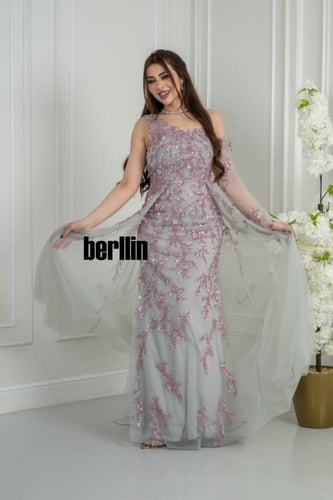 فستان سهرة طويل تول رمادي مطرز بالورود الوردية مع...