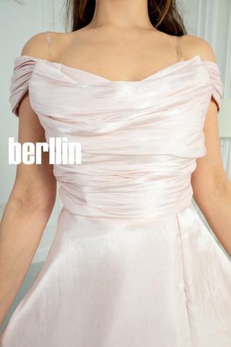 فستان ناعم كرنكل طيات لون زهري فاتح