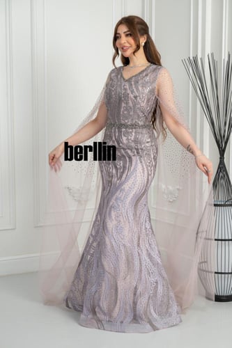 فستان سهرة وردي رمادي مطرّز بتفاصيل براقة وأكمام ش...