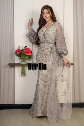 فستان سهرة شامبين مطرّز بتفاصيل فاخرة وأكمام شفافة...