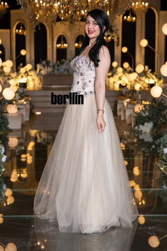 فستان سهرة كورسيه بتطريز موف وزهور مع تنورة تول مل...