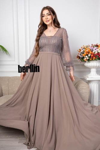 فستان سهرة طويل شيفون مزين بالترتر لون جالكسي