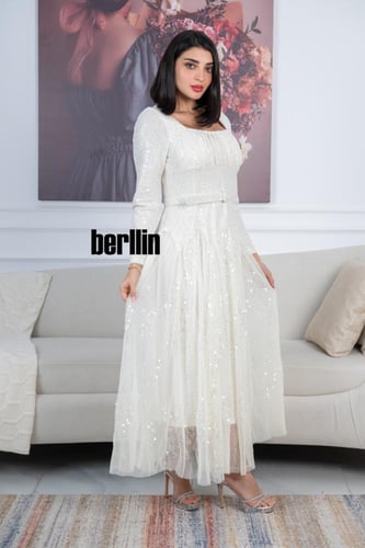 فستان ابيض كريمي بتطريز ترتر لامع تصميم أنيق بحزام...