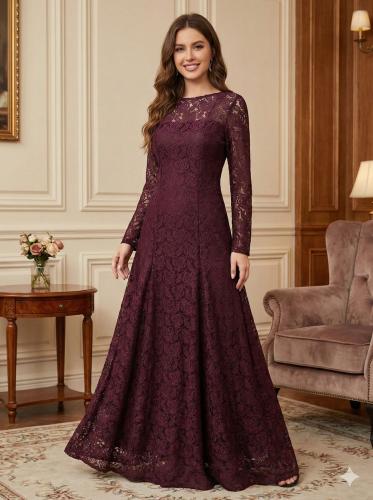 فستان طويل من الدانتيل الفرنسي الفاخر باللون البرق...