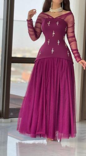 فستان سهرة ارجواني طويل أنيق بتصميم فاخر وتطريزات...