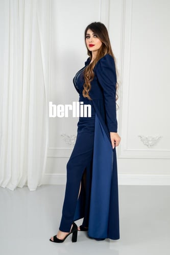 فستان سهرة ماسك بتطريز من الصدر لون كحلي