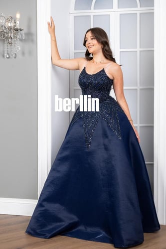 فستان سهرة توب كحلي داكن مطرز بشك