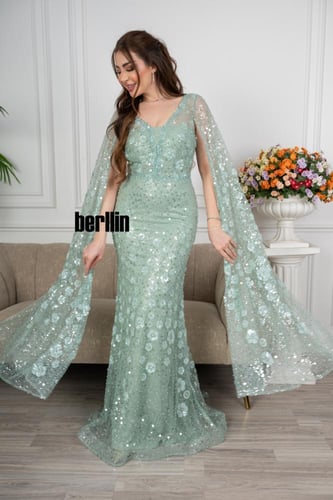 فستان سهرة ماكسي ضيق مطرز بأكمام كيب تيفاني فاتح