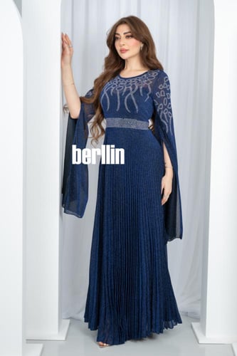 فستان سهرة كحلي مطوي بالكامل بحزام لامع وأكمام فرا...