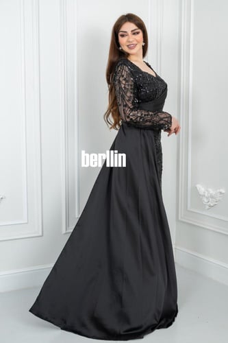 فستان سهرة أسود بتطريز ترتر مع تصميم أنيق وأكمام ش...