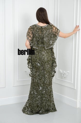 فستان سهرة أنيق مزين بالتطريز اللامع كاب أنيق وأكم...