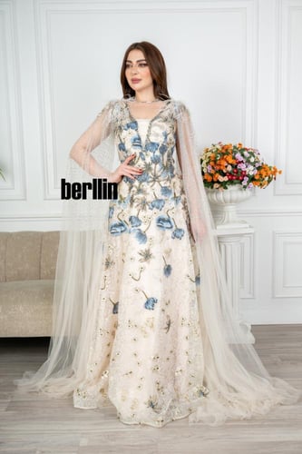 فستان سهرة طويل تل مورد بأكمام كيب مميز بالزهور