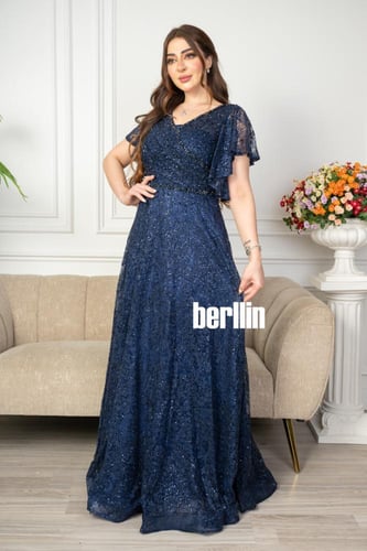 فستان سهرة طويل مطرز مزين بالفصوص لون كحلي