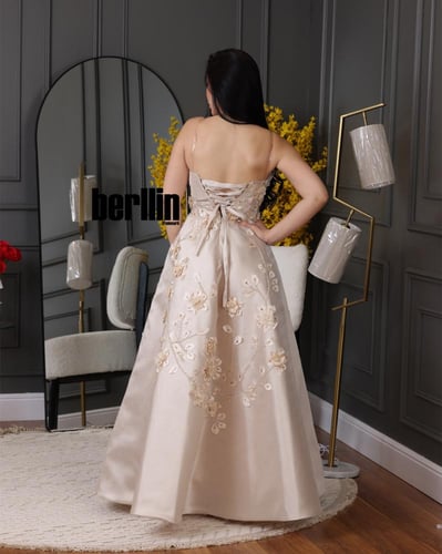 فستان توب بيج مزين بالورد البارز الفانلي الفخم