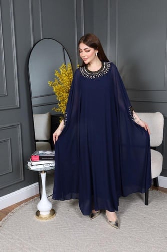 جلابية فاخرة بتصميم فضفاض مزينة بتطريزات خرزية ذهب...