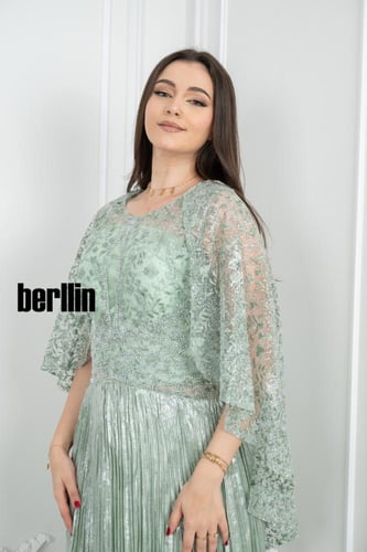 فستان سهرة تفاحي بتصميم مزين بكاب دانتيل أنيق وطيا...