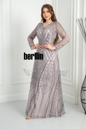 فستان سهرة بنقشة فهد مطرّز بتفاصيل فاخرة وأكمام شف...