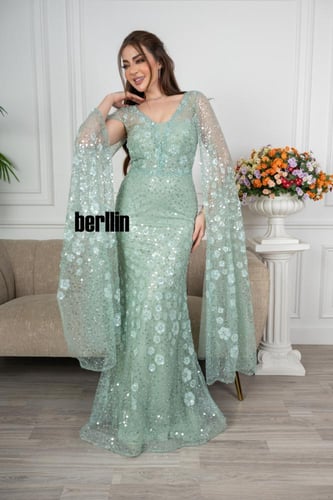 فستان سهرة ماكسي ضيق مطرز بأكمام كيب تيفاني فاتح