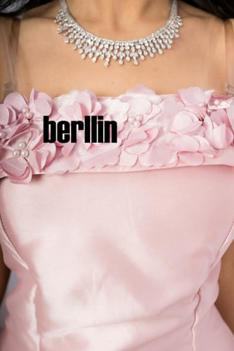 فستان ميكادو وردي بتطريز فخم