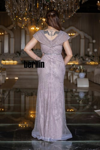 فستان سهرة وميض الليلك مميز بكريستالية وبلمسة ربيع...