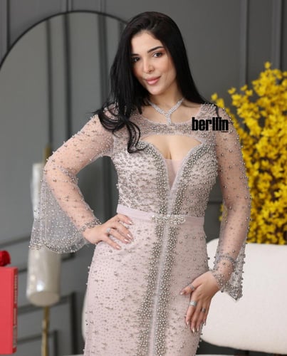 فستان سهرة طويل حورية لامع بليسيه مزين بالؤلؤ لون...