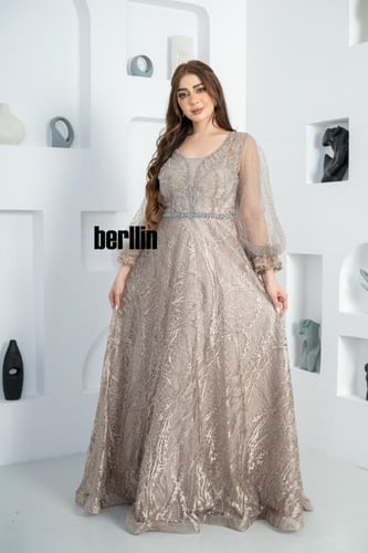 فستان سهرة ماكسي مميز بكم بف وبقصة واسعة لون بيج