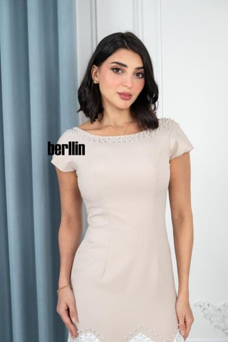 فستان سهره أنيق بتصميم غير متماثل ولمسات فاخرة ممي...