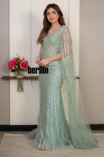 فستان سهرة طويل لون مينت مطرز بالترتر مع وشاح رأس...