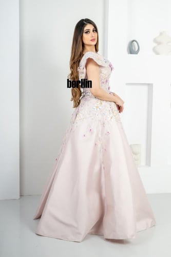 فستان سهرة وردي مورد بأكتاف اوف شولدر