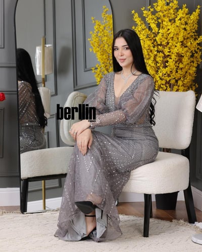 فستان سهره طويل مزين بفصوص لون رمادي