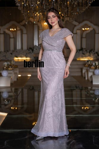 فستان سهرة وميض الليلك مميز بكريستالية وبلمسة ربيع...