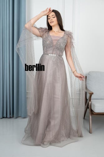 فستان سهرة جالكسي بتصميم ملكي مزين بالتطريز البراق...