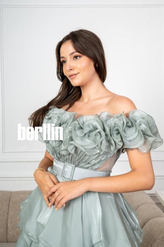 فستان سهرة طويل بتطريز ورد فخم لون تيفاني