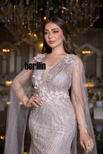 فستان سهرة زهرة القمر بكاب شفاف وزهور ثلاثيّة الأب...