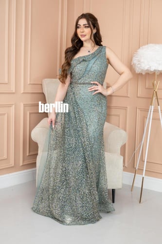 فستان سهرة طويل بكتف واحد تطريز فخم لون تيفاني