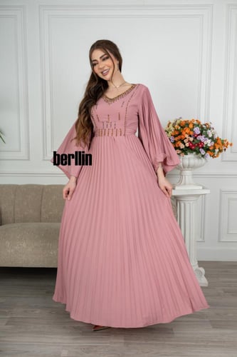 فستان ناعم اوف شولدر بليسية مميز بالخرز الذهبية لو...