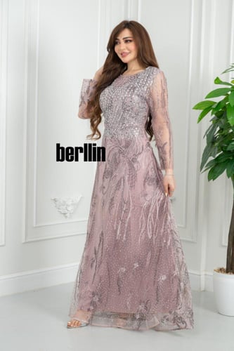 فستان موف محتشم بأكمام شفافة مطرز بشبكة كريستالات...