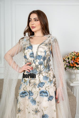 فستان سهرة طويل تل مورد بأكمام كيب مميز بالزهور