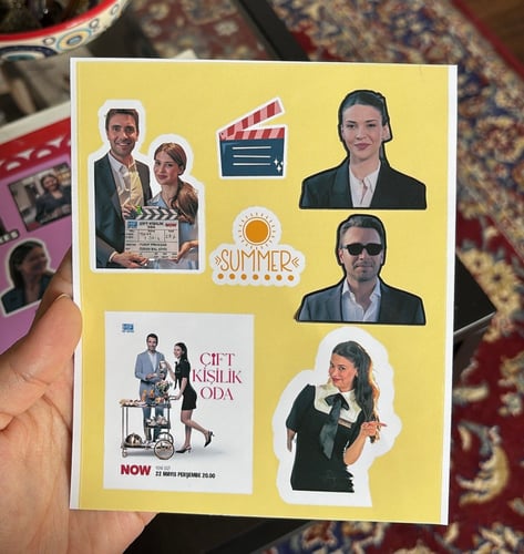 ستيكرات مسلسل غرفة لشخصين