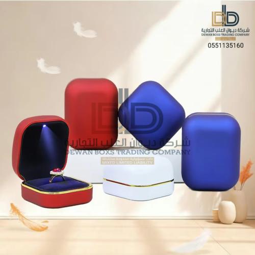 علب خواتم مضيئة